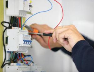 विद्युत उपकरणों की मरम्मत के लिए एक इलेक्ट्रीशियन के लिए नौकरी का विवरण उपकरणों की मरम्मत के लिए एक इलेक्ट्रीशियन के लिए नौकरी का विवरण